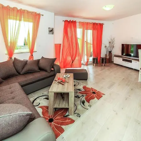 Апартаменты Stunning In With House Sea View