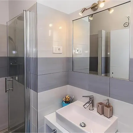 Апартаменты Stunning In With House Sea View *