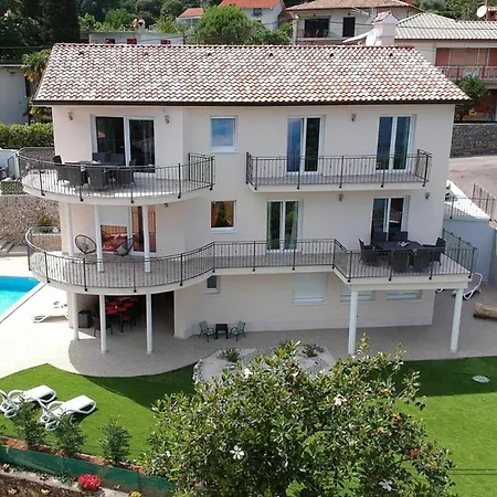 Stunning In With House Sea View Апартаменты *