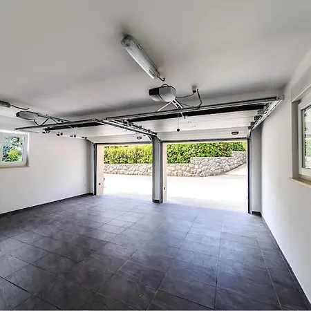 Stunning In With House Sea View Ика