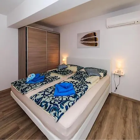 Апартаменты Stunning In With House Sea View