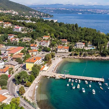 Stunning In With House Sea View Apartament