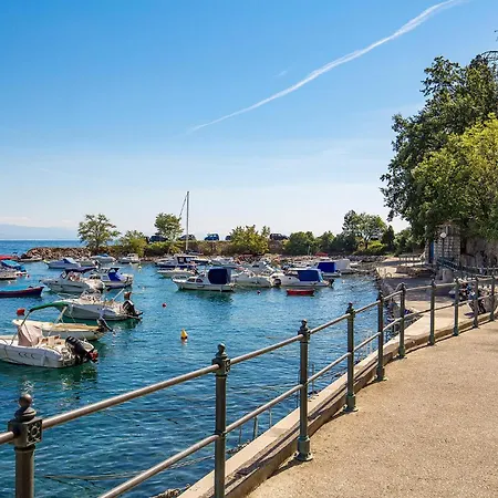 Apartament Stunning In With House Sea View